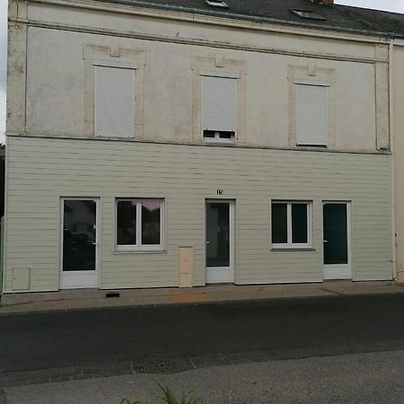Charmant F2 Noyant Bagian luar foto