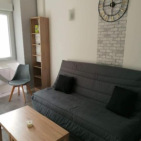 Charmant F2 Noyant Bagian luar foto