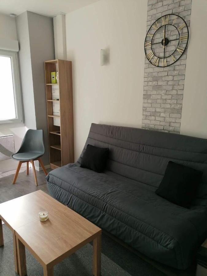 Charmant F2 Noyant Bagian luar foto